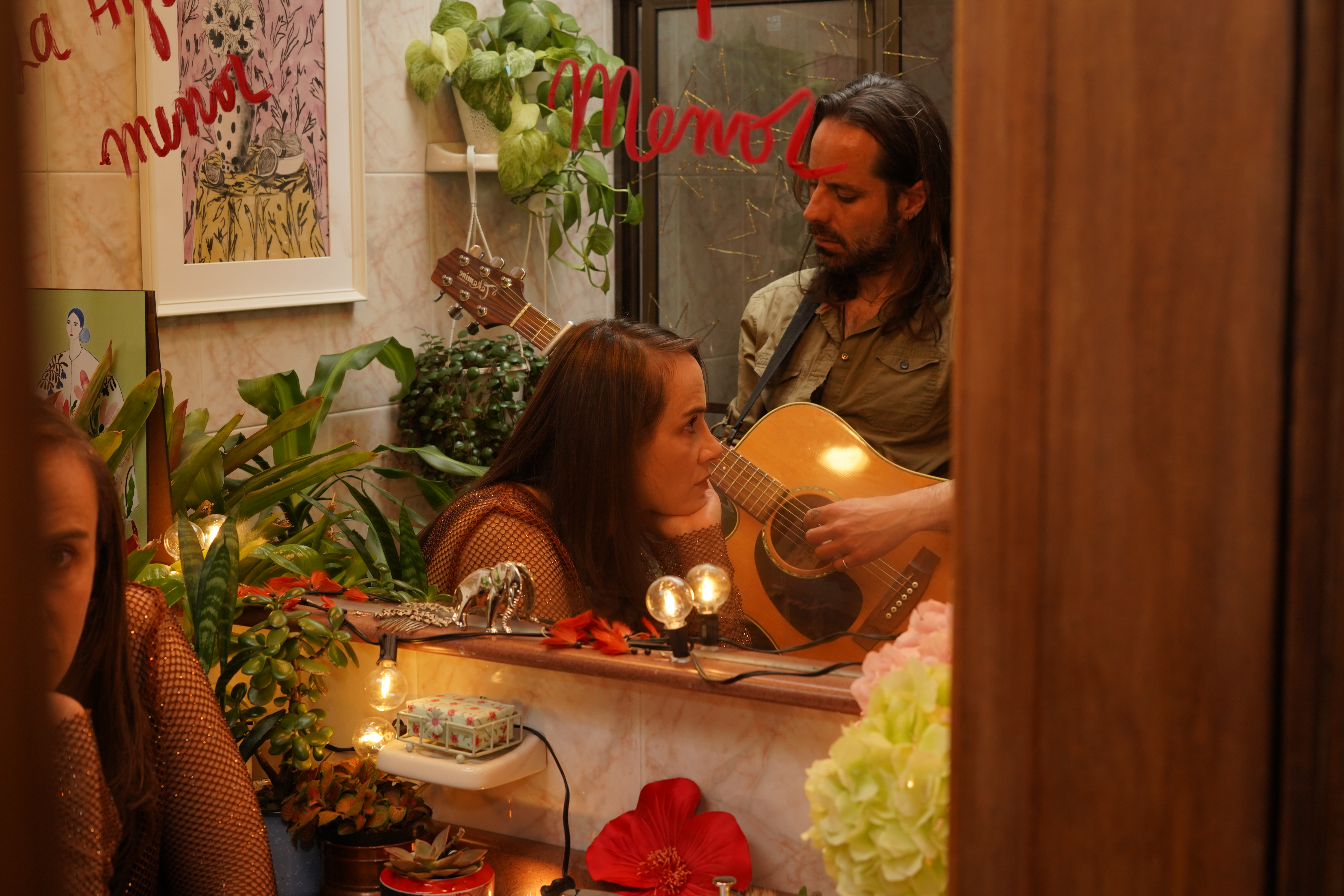 La Hija Menor: Un Dueto Que Sólo Necesita De “Dos Minutos” Para Cautivarte.